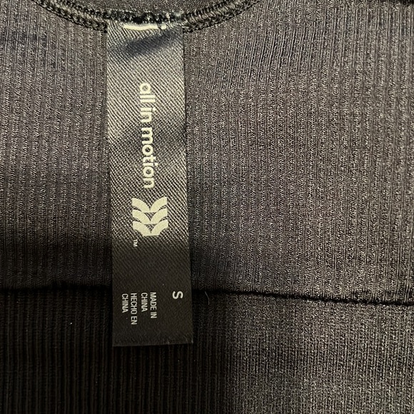 All in Motion Ribbed Seamless Sports Bra with Stripes - Picture 5 of 6